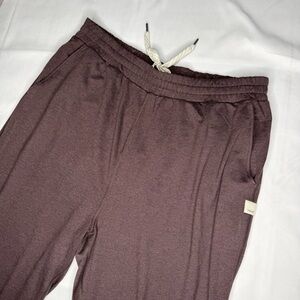 NWOT Vuori Boyfriend Sweatpants Joggers Women Dreamknit Brown Style VW457 Small